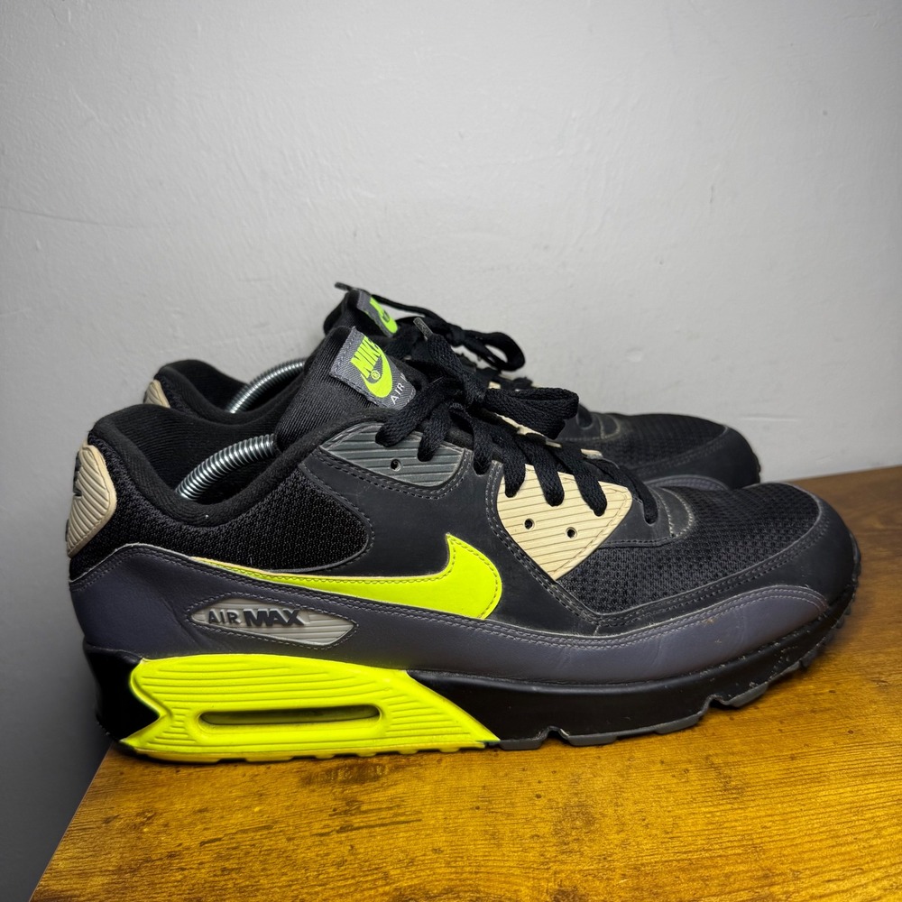 Nike Air Max 90 Running Shoes Mens Size 13 Black Volt AJ1285-015